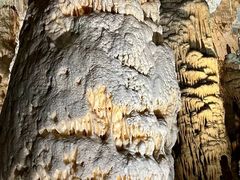 -波斯托伊纳溶洞