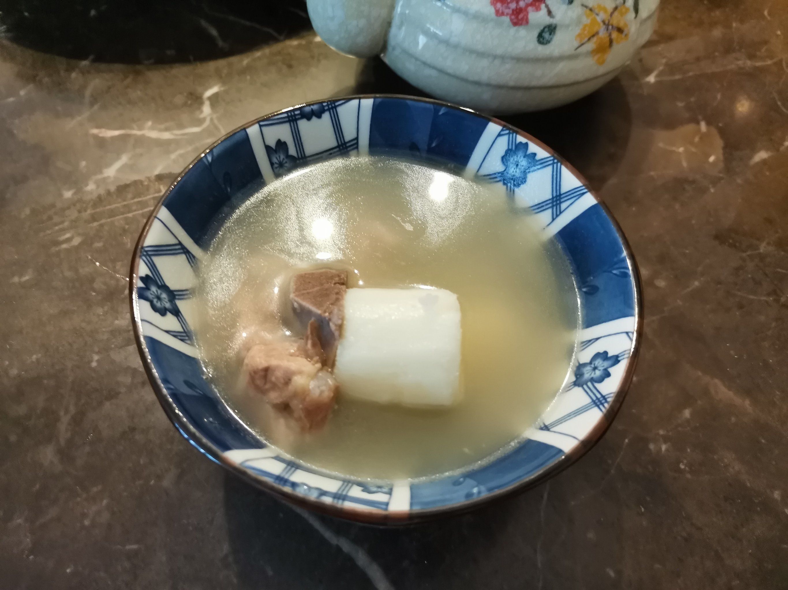 一碗淮山薏米扁豆猪骨去湿汤,好喝