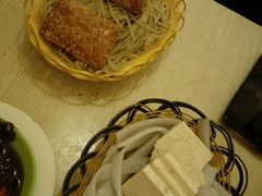 -洞庭洲·防空洞火锅·烧烤·铜锅涮肉(新百广场店)