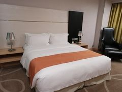 -上海虹桥西郊假日酒店