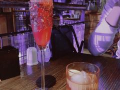 烈焰红唇-胡桃里音乐酒馆(环亚凯瑟琳广场店)