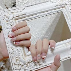 -花岐款式专研健康美甲沙龙