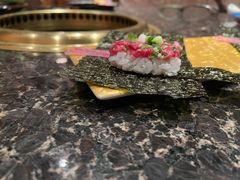 北京店的和牛海胆手卷-老乾杯和牛烧肉(王府中环店)