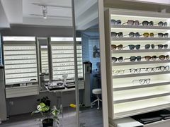 -目艮眼镜SHOWROOM(品牌集合店)