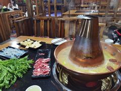 -果松木炭酸菜铜火锅·外婆参鸡汤