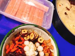 -马路边边串串香(苗栗路店)