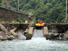 -安吉龙王山峡谷漂流