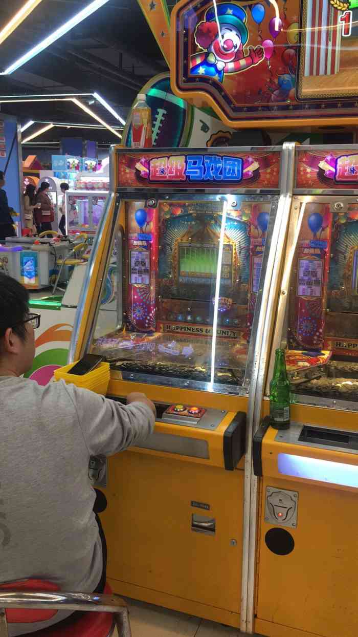 那天做完睫毛出来去楼上溜达了下发现楼上是城市英雄所以直接去玩了几