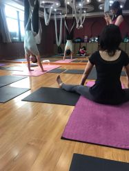 -威思丽高温瑜伽会馆