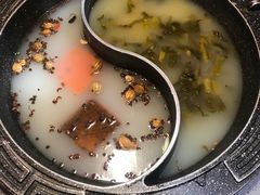 -八次方巴乡石锅鱼·金海湖水库活鱼(谷丰东路店)