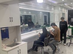 -镁连社·美联社