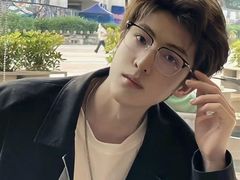 -美式眼镜·授权蔡司.依视路.尼康.豪雅.明月(人民广场店)