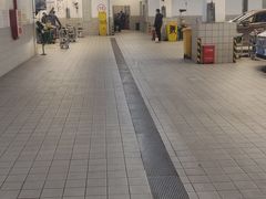 -杭州中沃沃尔沃4S店(滨江区店)