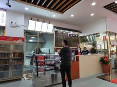 -裕新楼粉面馆·石磨手工粉(四方坪店)