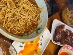 -爆炸头阿姨小四川正宗川味小吃(无任何分店)