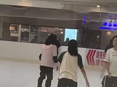 -冰堡国际溜冰场(观澜湖新城MHMALL店)