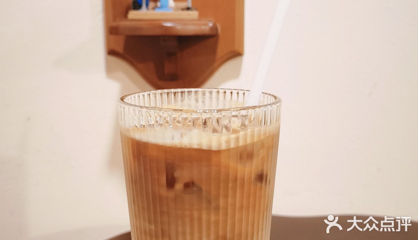 这个咖啡小馆惊艳到我了，怎么拍都出片[种草]