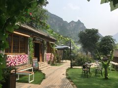 -百里峡七彩艺术小镇