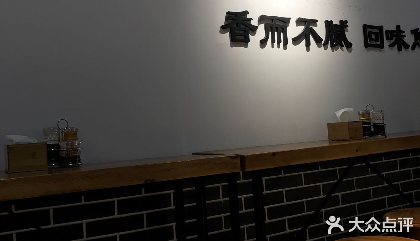 包子粥卤蛋 咸菜 一路走过去齐了