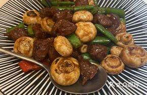 Black Pepper Mushroom Stir-fried Wagyu Cubes