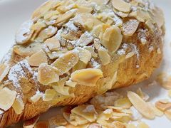 杏仁可颂-屋裡·Union Bakery(龙江路店)