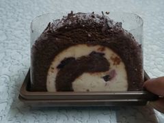 樱桃黑巧瑞幸卷-瑞幸咖啡(长城万富汇店)