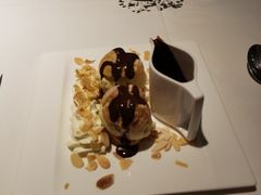 Classic&nbsp;profiteroles-Khéma Restaurant Pasteur