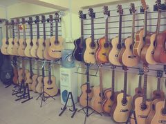 本店各种型号吉他种类和价位都很齐全-旅程琴行吉他培训·吉他专卖