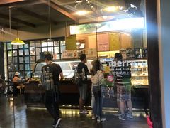 -莓园冰淇淋店