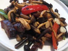 鸡枞菇炒腊味-南太湖山庄·四季轩&国风堂中餐厅