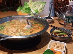 -野山舂·贵州现舂酸汤火锅(鸿通城店)