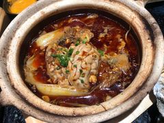 -何妹湿辣牛肉·粤式烧烤砂煲(桂雅路店)