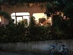 -彳亍咖啡·这里(水湾路店)