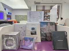 -Love Star追星馆(上海静安大悦城店)