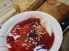 草莓酱甜豆腐花-和众大油条(维明路店)
