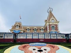 -小镇影院迪士尼小熊Duffy与他的朋友合影地