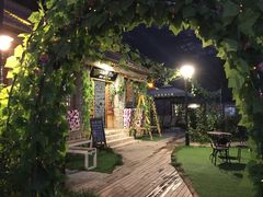 -百里峡七彩艺术小镇