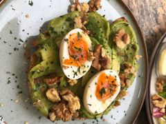 牛油果煮蛋吐司-RAC BAR(安福路店)