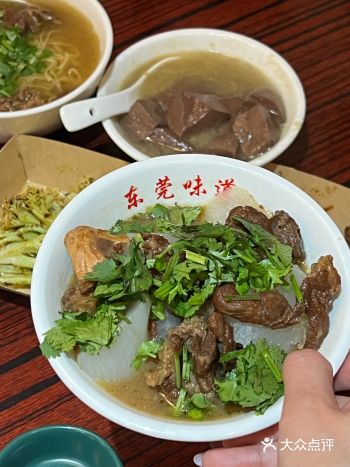 在东莞，一定要去村里搓一顿8～  这家的店名叫：村口