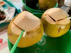 -东海岸人工湖美食村