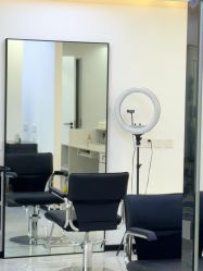 -V7 HAIR SALON