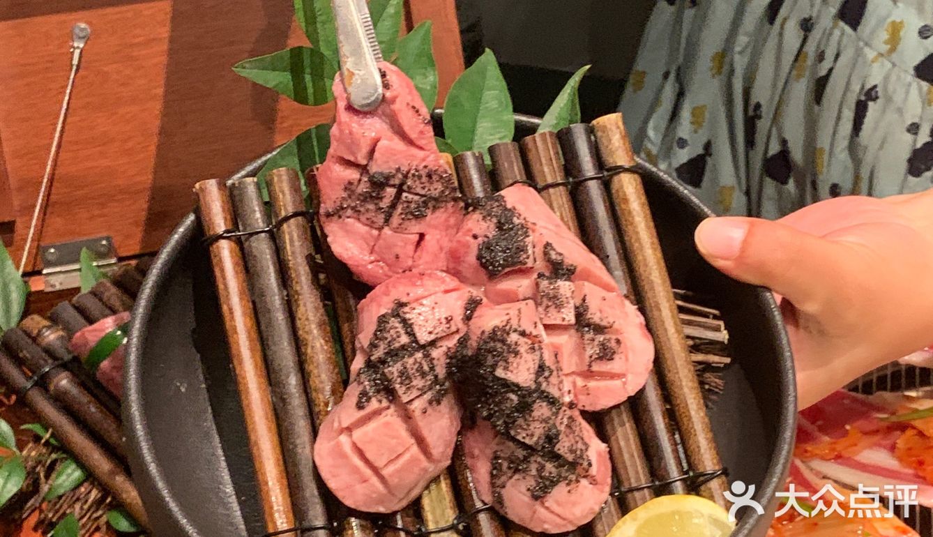 七夕带老婆来吃烤肉，被奖励了一千生活费！