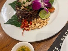 -Chom Cafe and Restaurant