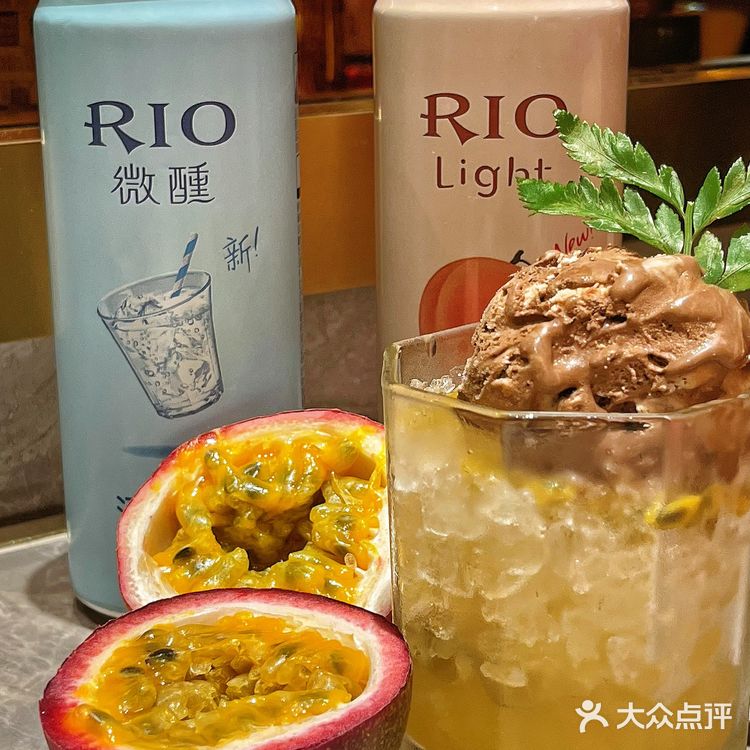 竟然在吃M9和牛的店里❗️调了杯傻瓜伏特加🔥不限量