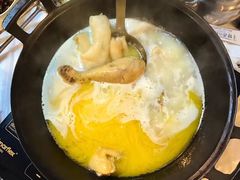 -鲜入围煮花胶鸡海鲜火锅