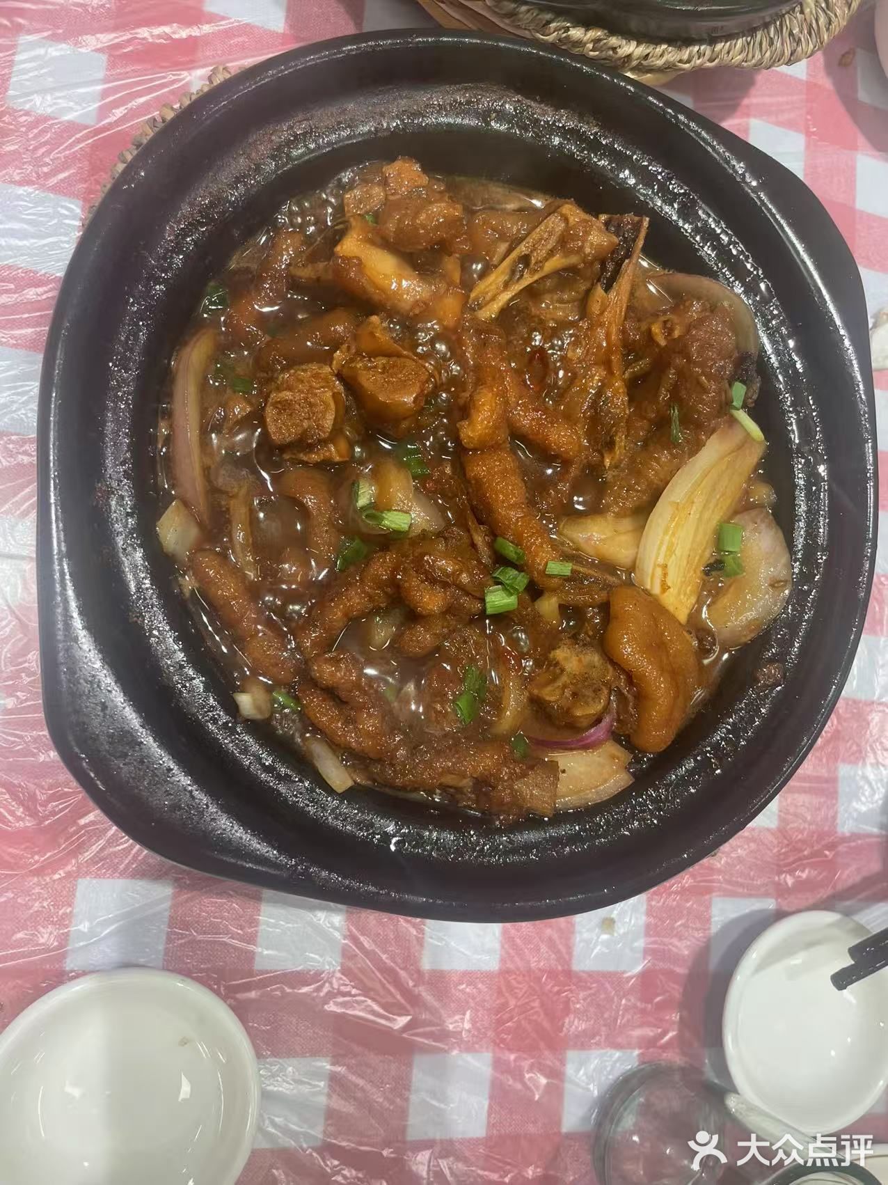 0元玩转这座城这顿鱼头、茄子煲与蛤蜊堪称舌尖盛宴！