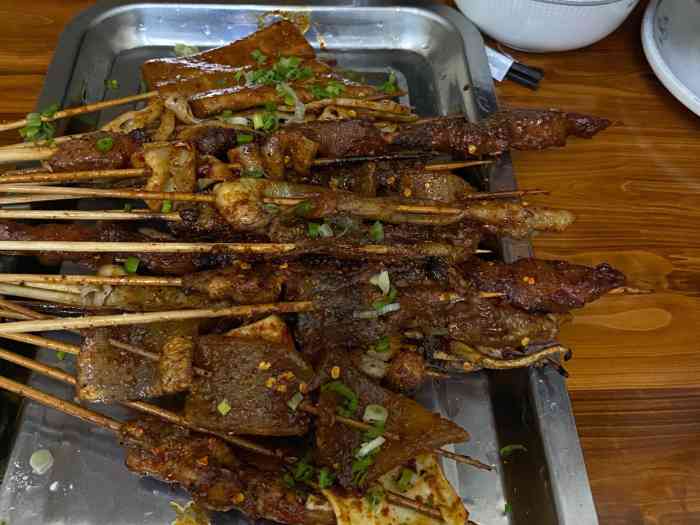 月牙山烧烤住宿-"在英国的时候看到人生一串上面居然有峨眉的.