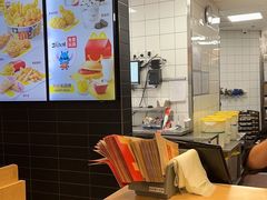 -麦当劳(展览路店)