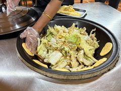 -粘豆包柴火铁锅炖