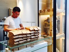 面包甜点陈列柜-% Arabica阿拉比卡咖啡(武康路店)